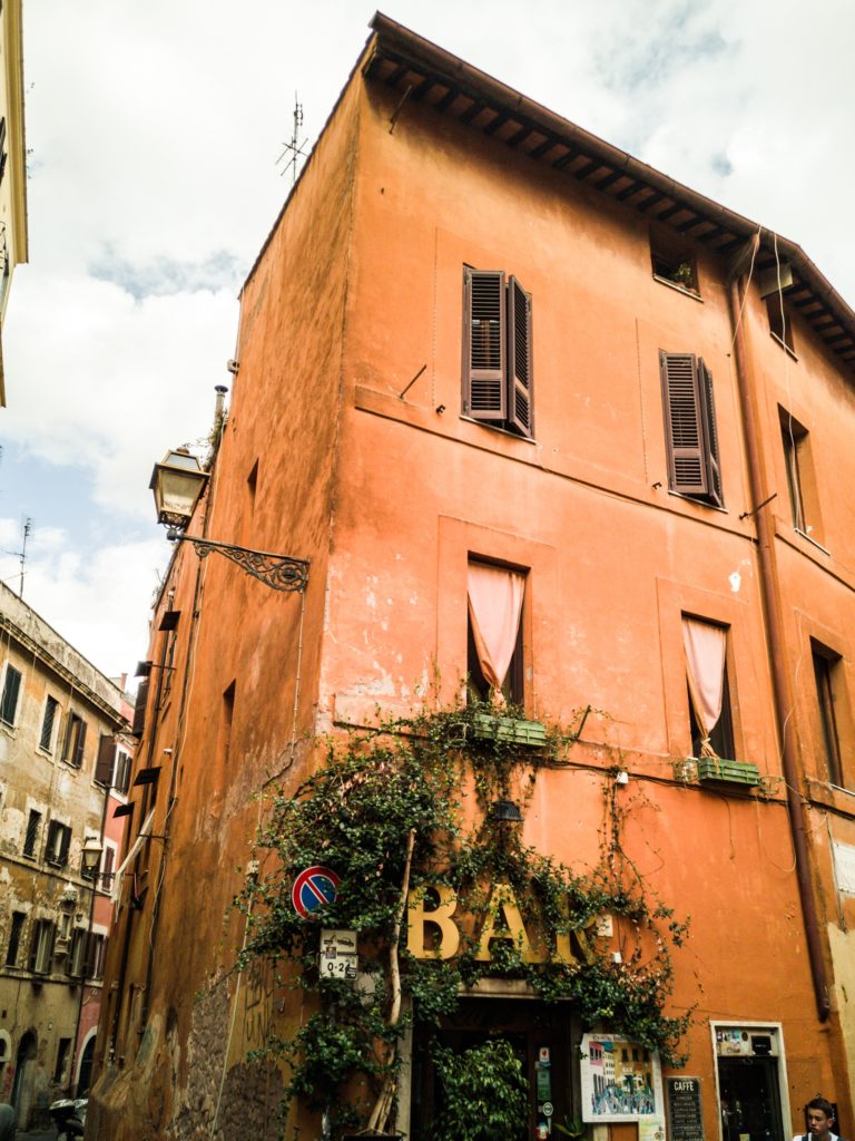 Eine Bar im Herzen von Rom